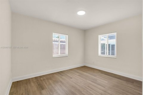 House in North Miami Beach, Florida 3 bedrooms, 105.54 sq.m. № 2357620 - photo 17
