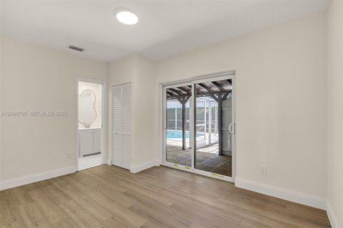 House in North Miami Beach, Florida 3 bedrooms, 105.54 sq.m. № 2357620 - photo 12