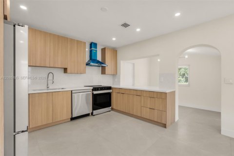 House in North Miami Beach, Florida 3 bedrooms, 105.54 sq.m. № 2357620 - photo 19