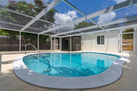House in North Miami Beach, Florida 3 bedrooms, 105.54 sq.m. № 2357620 - photo 2