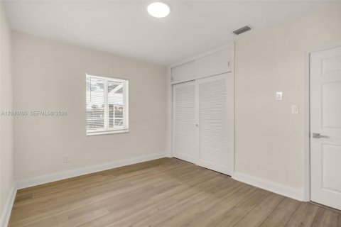 House in North Miami Beach, Florida 3 bedrooms, 105.54 sq.m. № 2357620 - photo 16