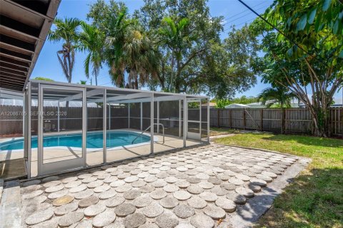 House in North Miami Beach, Florida 3 bedrooms, 105.54 sq.m. № 2357620 - photo 25