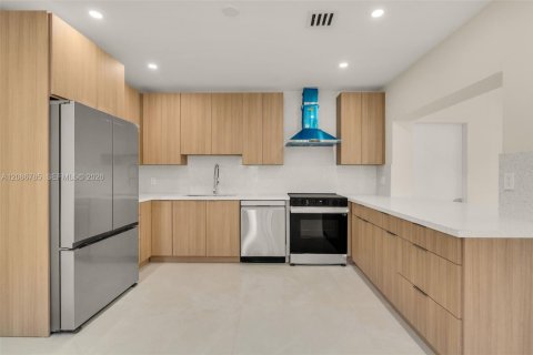 House in North Miami Beach, Florida 3 bedrooms, 105.54 sq.m. № 2357620 - photo 3