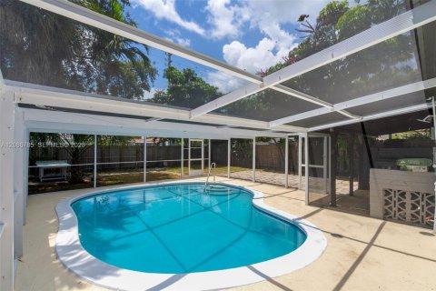 House in North Miami Beach, Florida 3 bedrooms, 105.54 sq.m. № 2357620 - photo 21