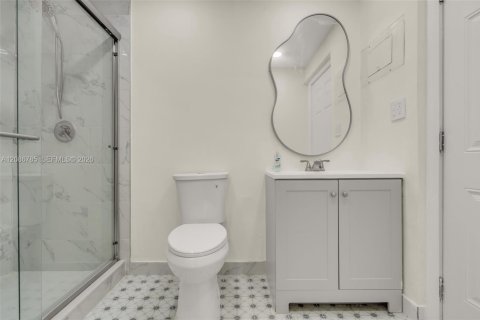 House in North Miami Beach, Florida 3 bedrooms, 105.54 sq.m. № 2357620 - photo 10