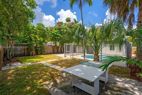 House in North Miami Beach, Florida 3 bedrooms, 105.54 sq.m. № 2357620 - photo 24