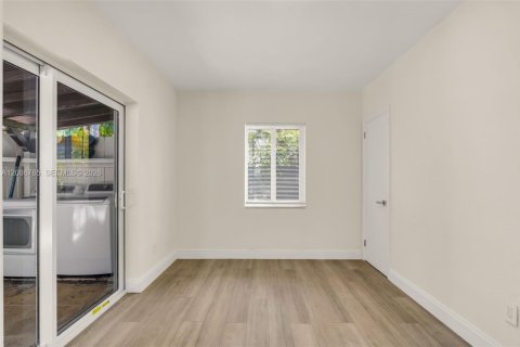House in North Miami Beach, Florida 3 bedrooms, 105.54 sq.m. № 2357620 - photo 13