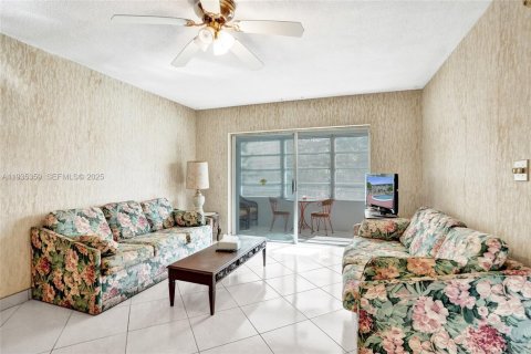 Copropriété à vendre à Lauderdale Lakes, Floride: 2 chambres, 94.85 m2 № 1993552 - photo 12