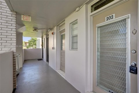 Copropriété à vendre à Lauderdale Lakes, Floride: 2 chambres, 94.85 m2 № 1993552 - photo 3