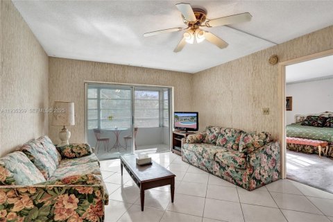 Copropriété à vendre à Lauderdale Lakes, Floride: 2 chambres, 94.85 m2 № 1993552 - photo 15