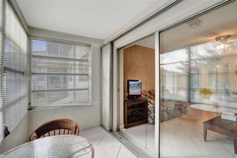 Copropriété à vendre à Lauderdale Lakes, Floride: 2 chambres, 94.85 m2 № 1993552 - photo 22