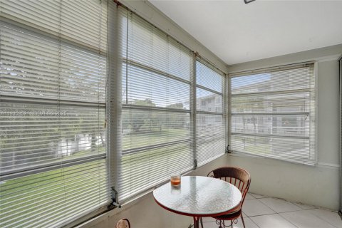 Copropriété à vendre à Lauderdale Lakes, Floride: 2 chambres, 94.85 m2 № 1993552 - photo 21