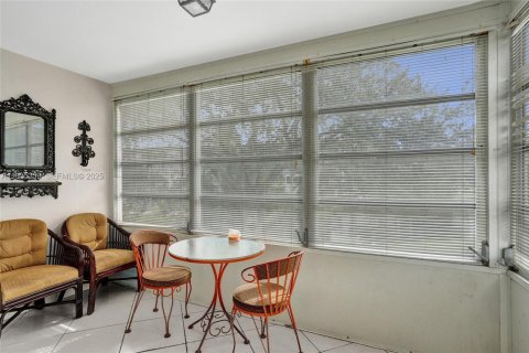 Copropriété à vendre à Lauderdale Lakes, Floride: 2 chambres, 94.85 m2 № 1993552 - photo 19