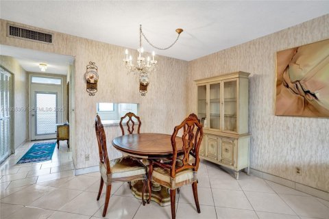 Copropriété à vendre à Lauderdale Lakes, Floride: 2 chambres, 94.85 m2 № 1993552 - photo 13