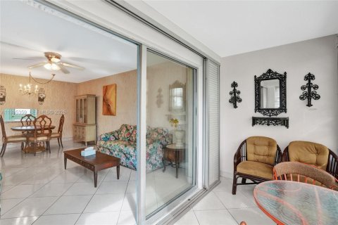 Copropriété à vendre à Lauderdale Lakes, Floride: 2 chambres, 94.85 m2 № 1993552 - photo 23
