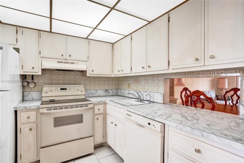 Copropriété à vendre à Lauderdale Lakes, Floride: 2 chambres, 94.85 m2 № 1993552 - photo 6