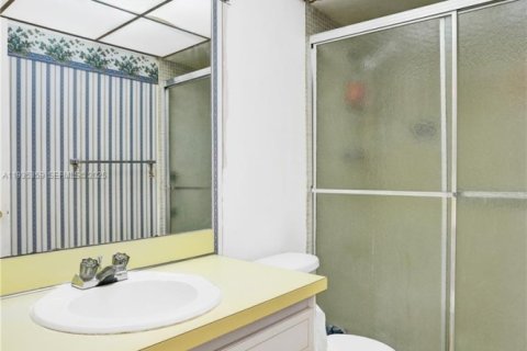 Copropriété à vendre à Lauderdale Lakes, Floride: 2 chambres, 94.85 m2 № 1993552 - photo 25