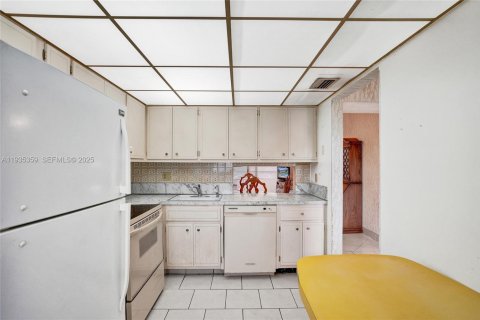 Copropriété à vendre à Lauderdale Lakes, Floride: 2 chambres, 94.85 m2 № 1993552 - photo 10