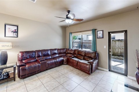 Casa en venta en Homestead, Florida, 4 dormitorios, 155.15 m2 № 2059106 - foto 19