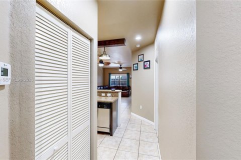 Casa en venta en Homestead, Florida, 4 dormitorios, 155.15 m2 № 2059106 - foto 9