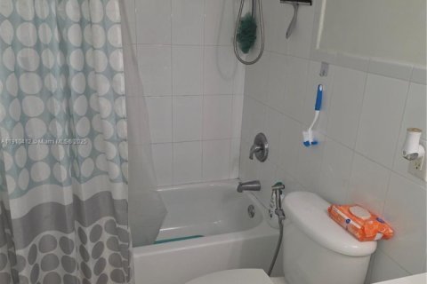 Condominio en venta en Miami Lakes, Florida, 2 dormitorios, 99.87 m2 № 1966587 - foto 15