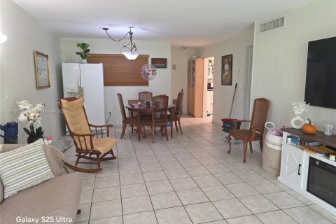 Condominio en venta en Miami Lakes, Florida, 2 dormitorios, 99.87 m2 № 1966587 - foto 5