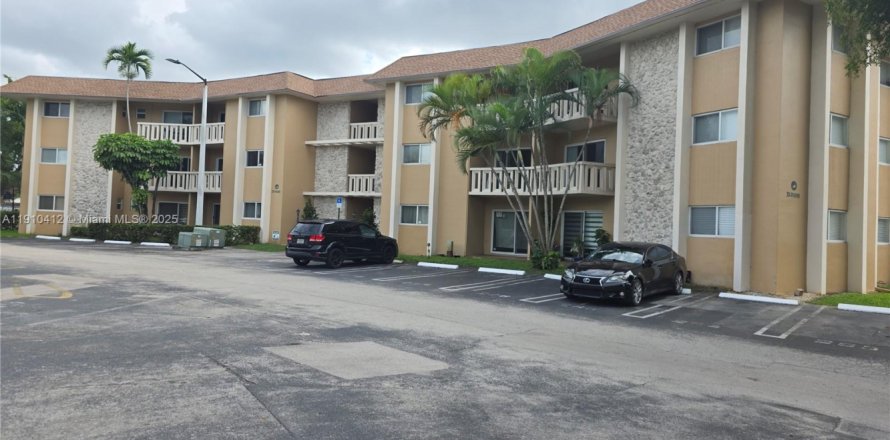 Condominio en Miami Lakes, Florida, 2 dormitorios  № 1966587