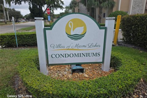 Condominio en venta en Miami Lakes, Florida, 2 dormitorios, 99.87 m2 № 1966587 - foto 3