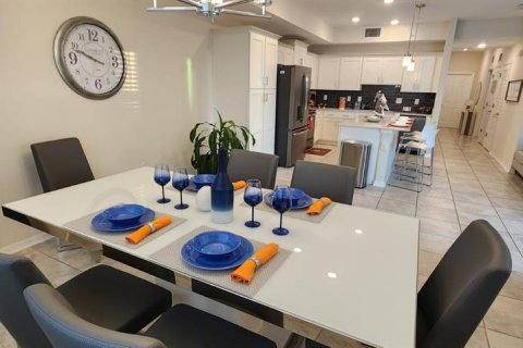 Купить кондоминиум в Киссимми, Флорида 7 комнат, 110.18м2, № 2202809 - фото 13