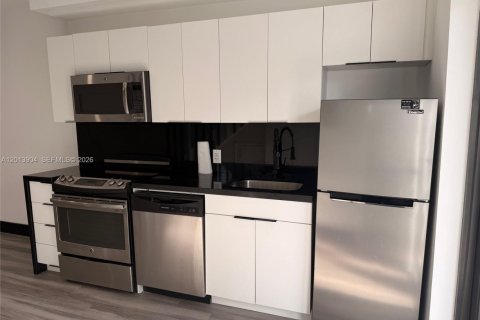 House in Miami, Florida 1 bedroom, 410.63 sq.m. № 2076106 - photo 5