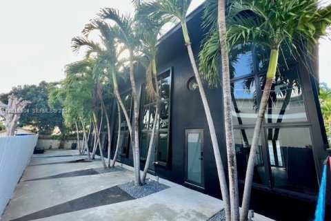 House in Miami, Florida 1 bedroom, 410.63 sq.m. № 2076106