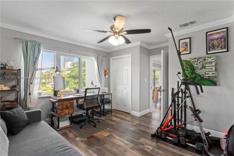 Condo in Hallandale Beach, Florida, 2 bedrooms  № 1874824 - photo 11