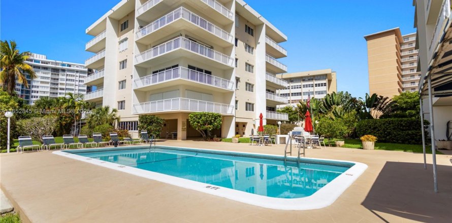 Condo in Hallandale Beach, Florida, 2 bedrooms  № 1874824