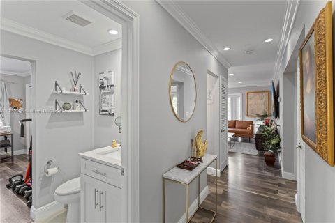 Condo in Hallandale Beach, Florida, 2 bedrooms  № 1874824 - photo 10