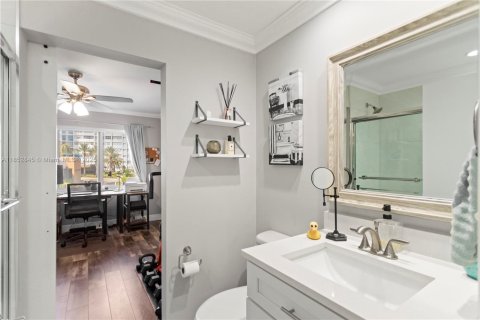 Condo in Hallandale Beach, Florida, 2 bedrooms  № 1874824 - photo 8
