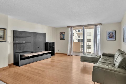 Condominio en venta en Hallandale Beach, Florida, 1 dormitorio, 120.77 m2 № 1707024 - foto 9