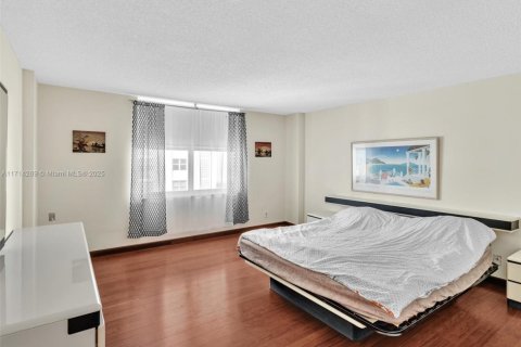 Condominio en venta en Hallandale Beach, Florida, 1 dormitorio, 120.77 m2 № 1707024 - foto 4