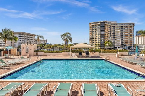 Condominio en venta en Hallandale Beach, Florida, 1 dormitorio, 120.77 m2 № 1707024 - foto 12