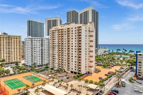 Condominio en venta en Hallandale Beach, Florida, 1 dormitorio, 120.77 m2 № 1707024 - foto 25