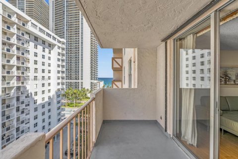 Condominio en venta en Hallandale Beach, Florida, 1 dormitorio, 120.77 m2 № 1707024 - foto 20