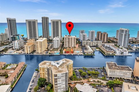 Condominio en venta en Hallandale Beach, Florida, 1 dormitorio, 120.77 m2 № 1707024 - foto 8