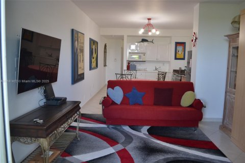 Copropriété à louer à Sunny Isles Beach, Floride: 51.1 m2 № 1763452 - photo 2