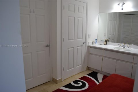 Copropriété à louer à Sunny Isles Beach, Floride: 51.1 m2 № 1763452 - photo 11