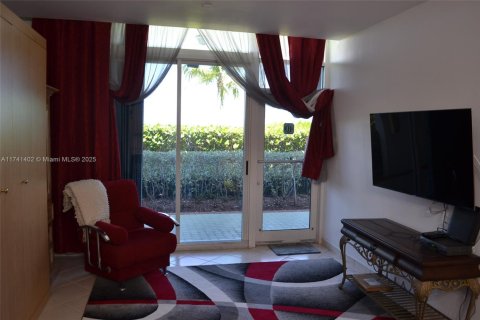 Copropriété à louer à Sunny Isles Beach, Floride: 51.1 m2 № 1763452 - photo 18