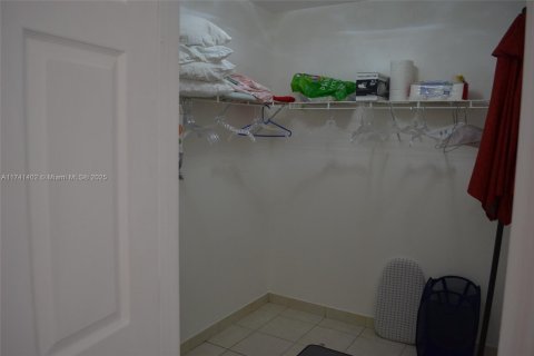 Copropriété à louer à Sunny Isles Beach, Floride: 51.1 m2 № 1763452 - photo 14