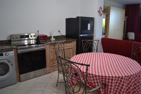 Copropriété à louer à Sunny Isles Beach, Floride: 51.1 m2 № 1763452 - photo 10