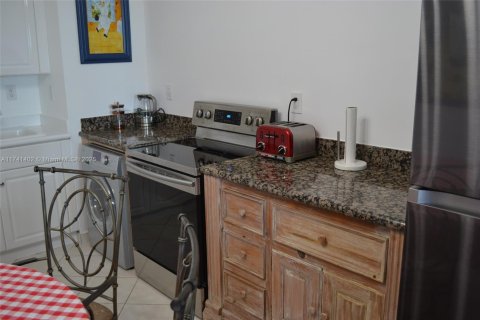 Copropriété à louer à Sunny Isles Beach, Floride: 51.1 m2 № 1763452 - photo 8