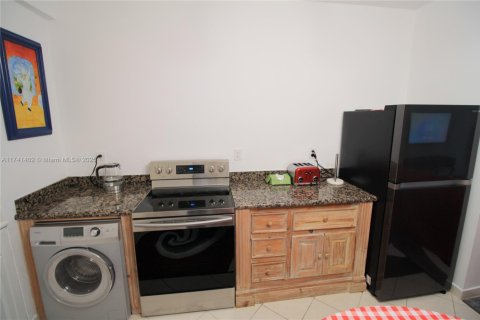 Copropriété à louer à Sunny Isles Beach, Floride: 51.1 m2 № 1763452 - photo 25