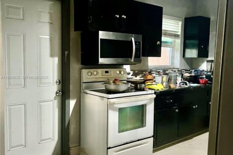 Villa ou maison à vendre à Fort Lauderdale, Floride: 3 chambres, 86.96 m2 № 1989029 - photo 4