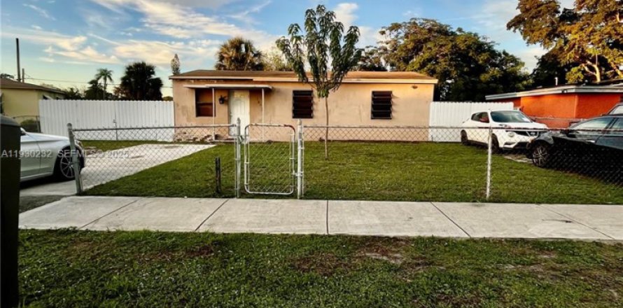 Villa ou maison à Fort Lauderdale, Floride 3 chambres, 86.96 m2 № 1989029